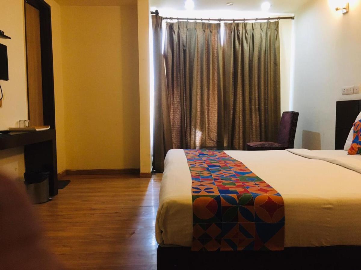 Hotel Merriment Alpha โนอิดา ภายนอก รูปภาพ